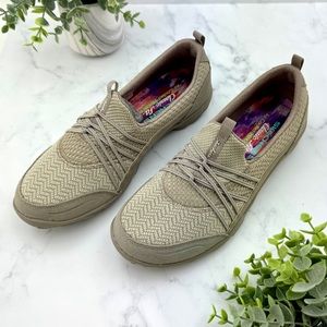 NEW Skechers Memory Foam Shoes. Size 7.5 beige color. New without box